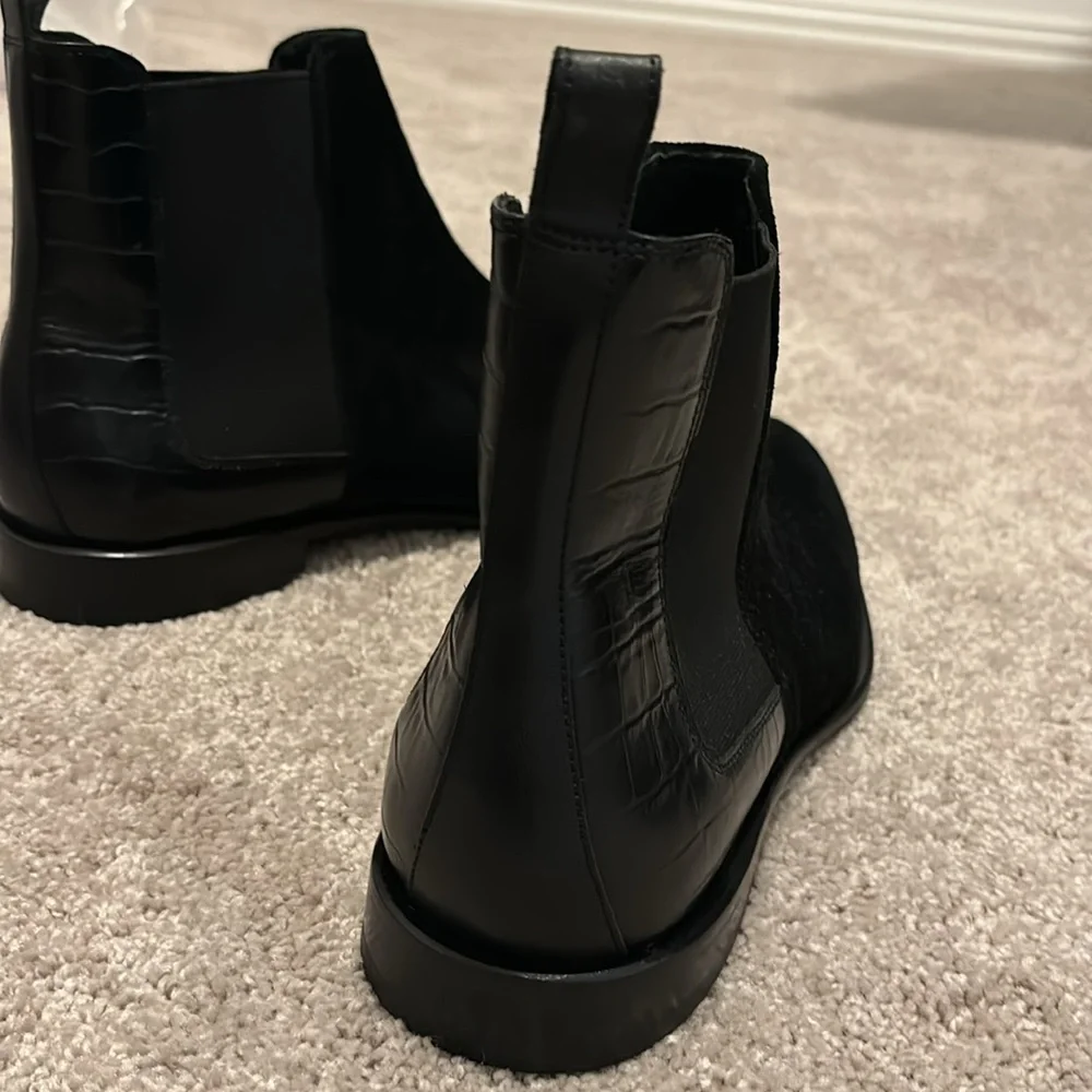 DONALD PLINER Calf Suede Chelsea Boot In black